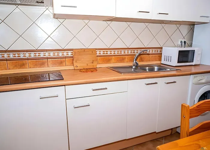 Casa Con Terraza Cerca Del Pueblo Solo Alquilamos A Familias Апартаменти