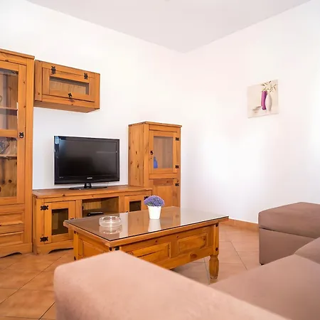 Casa Con Terraza Cerca Del Pueblo Solo Alquilamos A Familias アパート *
