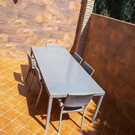 Casa Con Terraza Cerca Del Pueblo Solo Alquilamos A Familias コニル・デ・ラ・フロンテラ