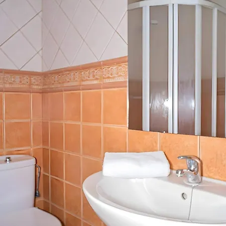 Casa Con Terraza Cerca Del Pueblo Solo Alquilamos A Familias Apartament *