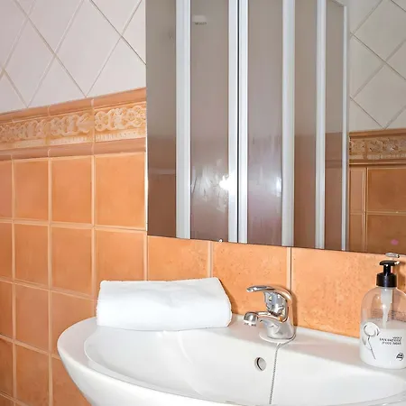 Casa Con Terraza Cerca Del Pueblo Solo Alquilamos A Familias דירה