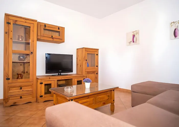 Casa Con Terraza Cerca Del Pueblo Solo Alquilamos A Familias アパート *