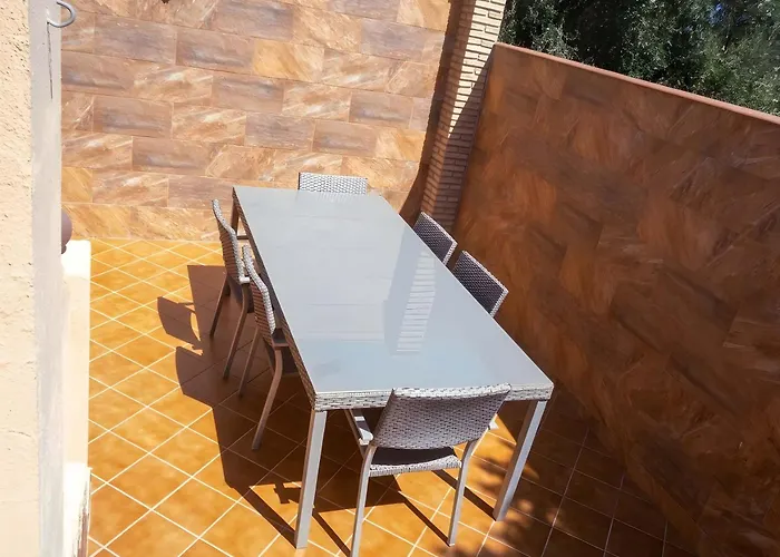 Casa Con Terraza Cerca Del Pueblo Solo Alquilamos A Familias コニル・デ・ラ・フロンテラ