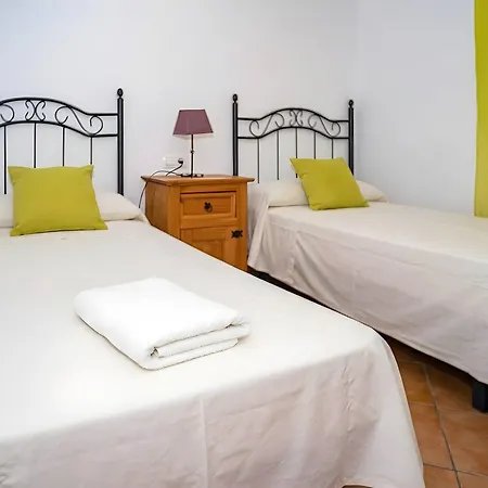 아파트 Casa Con Terraza Cerca Del Pueblo Solo Alquilamos A Familias *